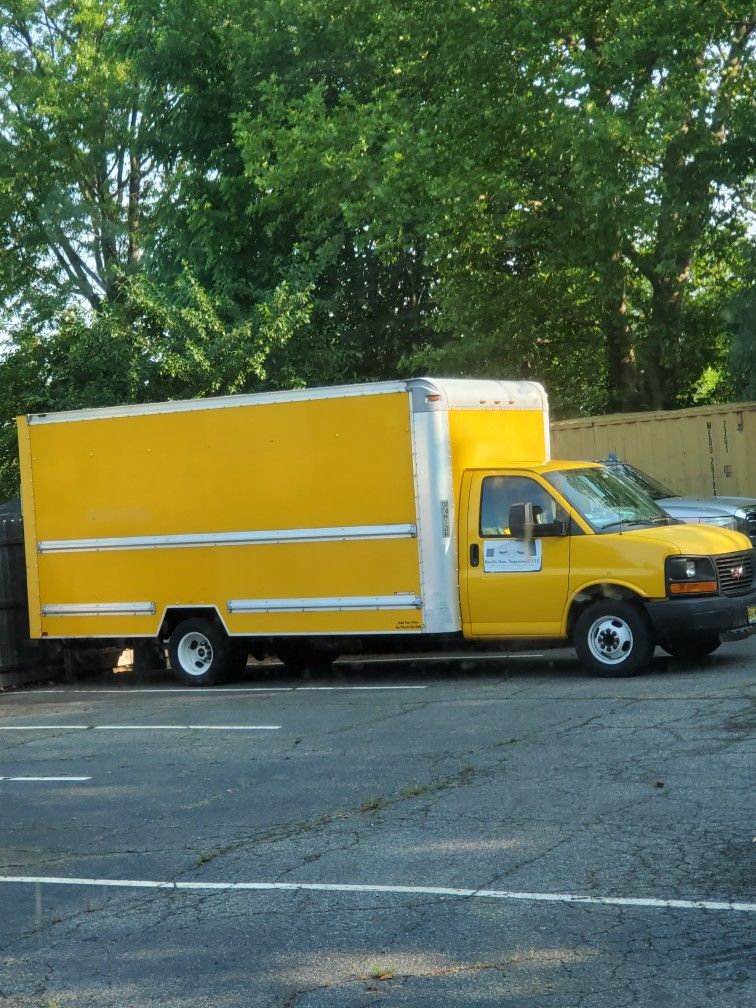 2011 GMC SAVANA G3500 BOX TRUCK