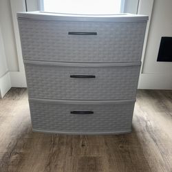 2 Plastic storage drawers