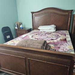 Queen Bedroom Sets For $250