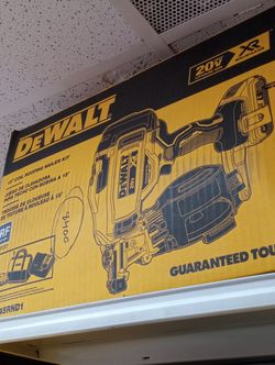 DeWalt New Kit 15 Coil Roofing Nailer, Battery And Charger 