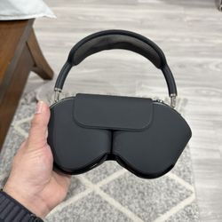 Air Pod Max “lighting”