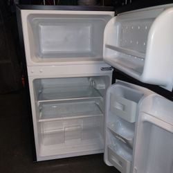 Excellent Working Condition Arctic King Mini Fridge With Freezer
