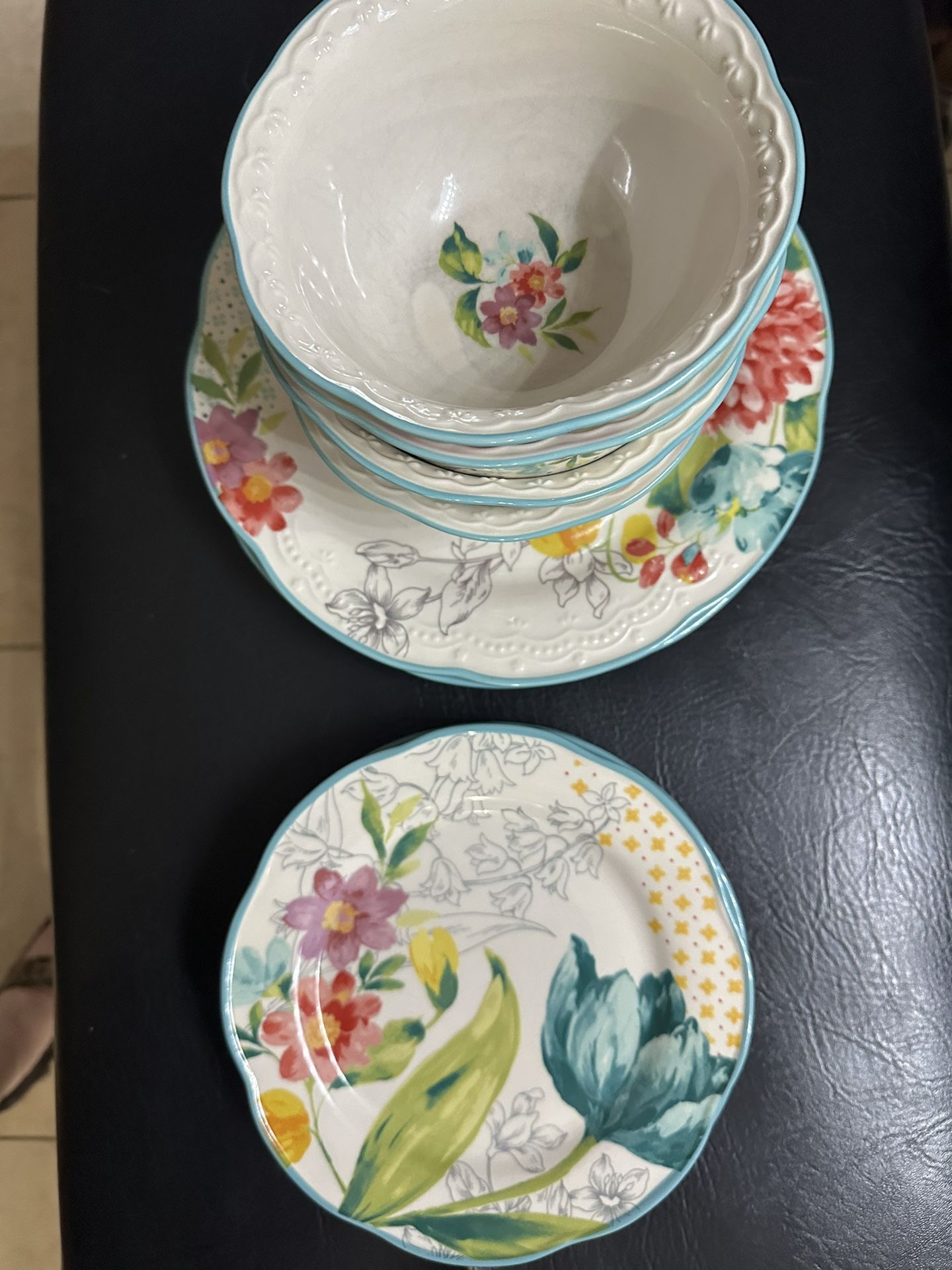 Set a four pioneer woman dishes