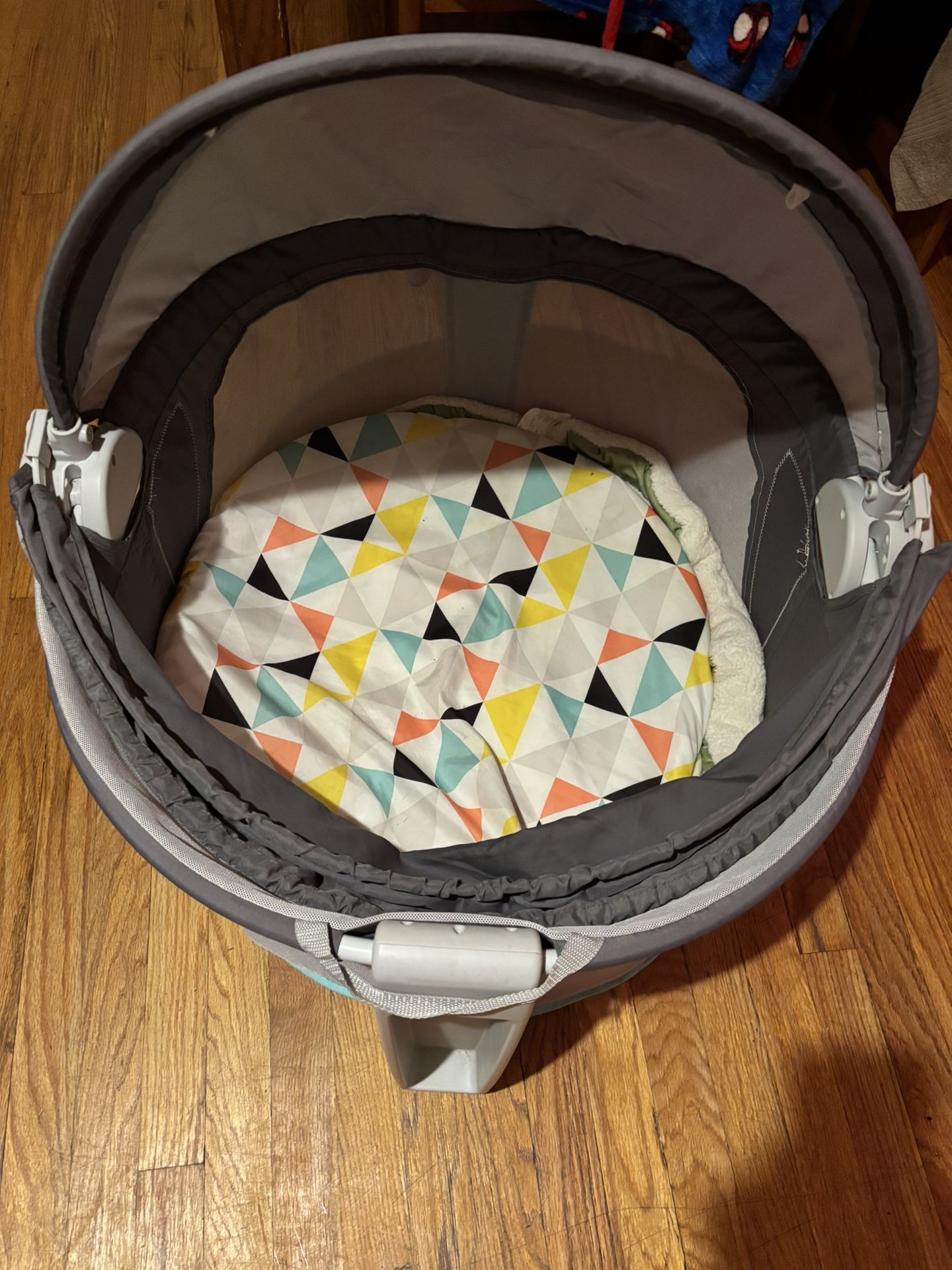 Baby On The Go Bassinet/Play Canopy