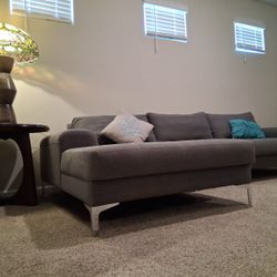 🛋️ Modern Gray Sofa.