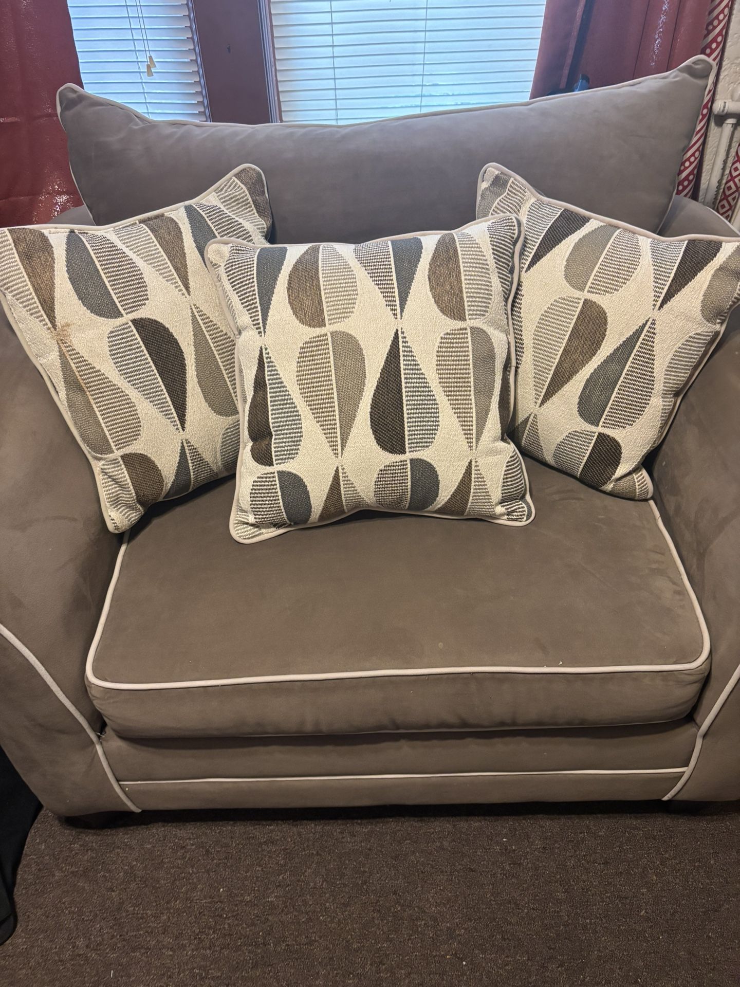 Two Extra Large Sofa Chairs With Pillows Sold As A Pair/Dos grandes sillones con almohadas reversibles.