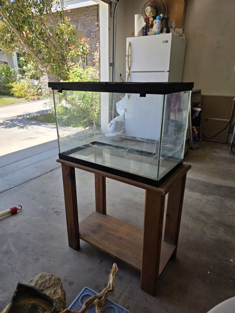 Reptile Tank And Stand. Includes Secure Cover