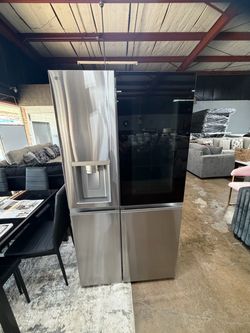 LG Side-by-Side Refrigerator with InstaView
