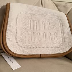 Marc Jacobs pebbled leather cream tan trim purse bag pouch travel