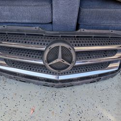 OEM 2014–2018 Mercedes Sprinter Front Grille – Chrome/Black – Original Factory