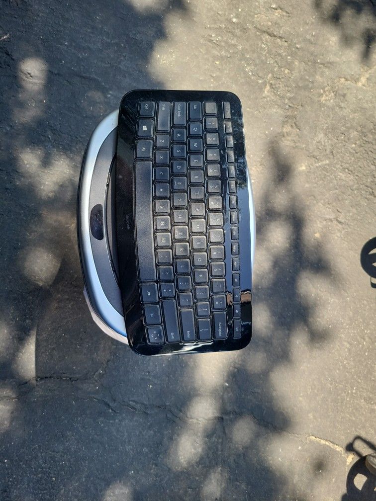 Microsoft Arc Wireless Keyboard, Model 1392, Black