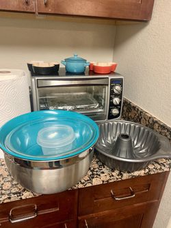 3 mixing bowls and a bunt cake 🎂 pan.