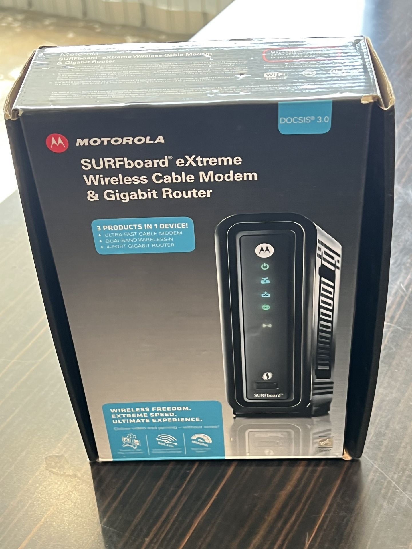 Motorola SURFboard eXtreme Wireless cable modem & Gigabit router