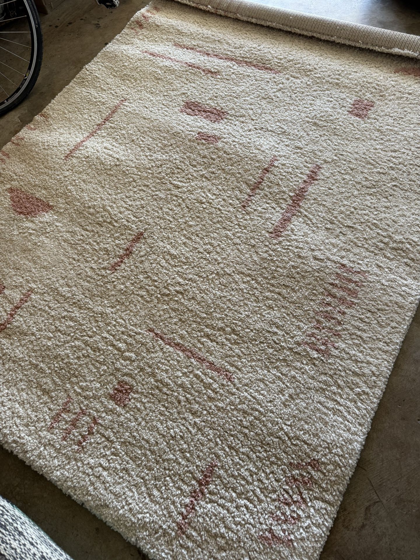 Geometric White Rug 5’3”x7’