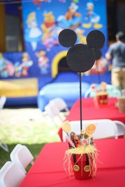 4 mickey centerpieces and 1 minnie