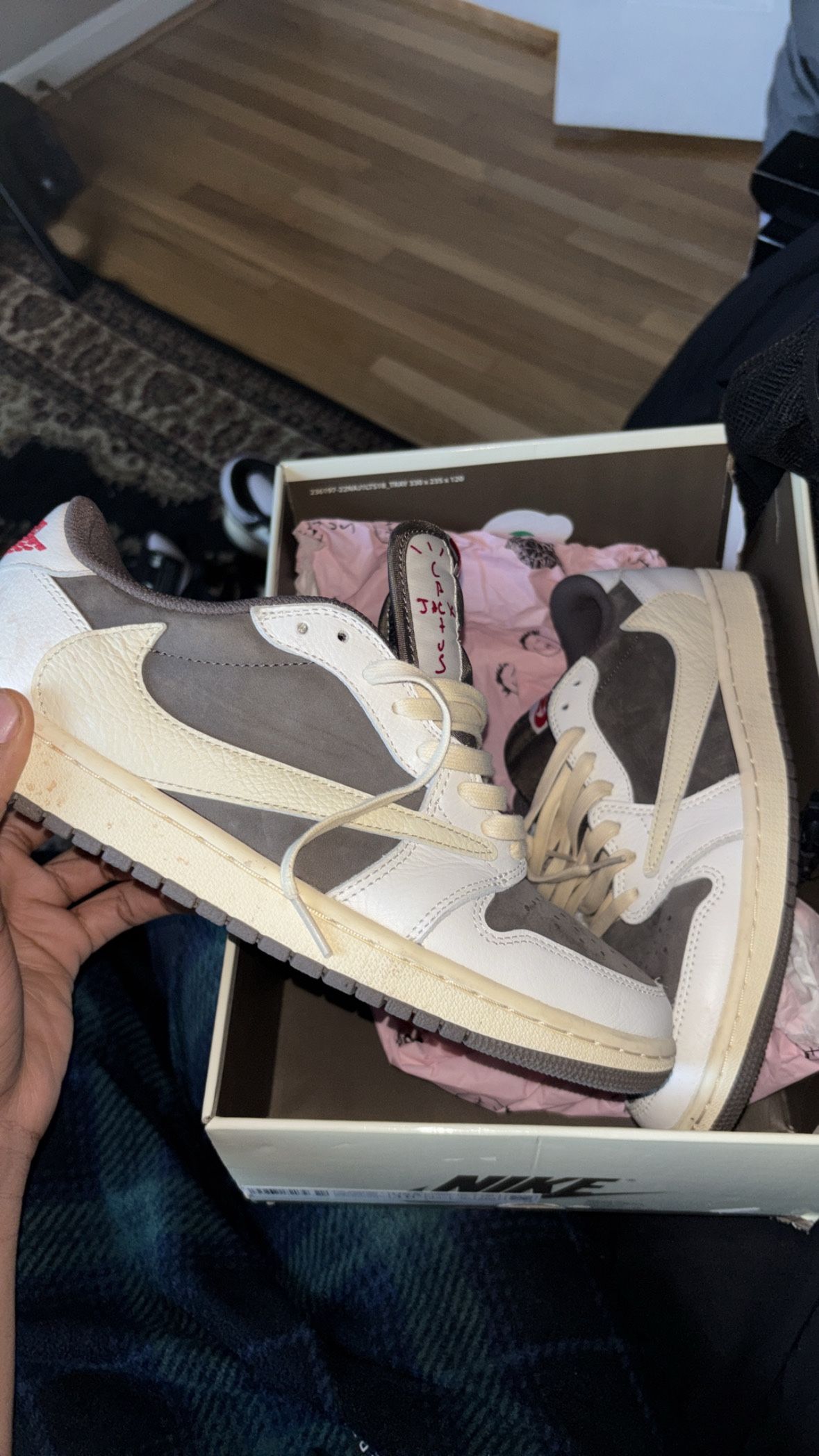 Travis Scott Reverse Jordan 1 Loss