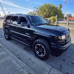 2001 GMC Yukon Denali 6.0 4x4 
