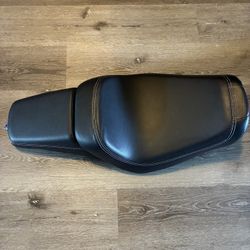 2015 Harley -Davidson Dyna Fat Bob Seat Part#52000117