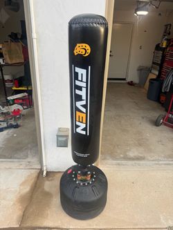 FITVEN Freestanding Heavy Punching Bag – Like New + Cover