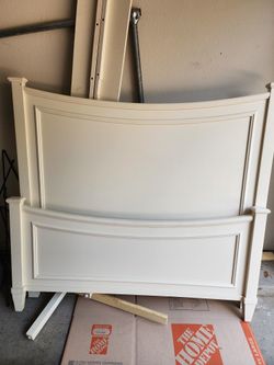 Bedroom Set (Size: Full)