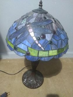 Tiffany style stained glass dragonfly lamp