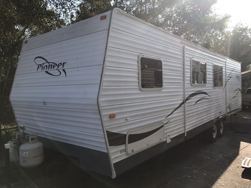 2007 Pioneer Travel Trailer 31ft W/SuperSlide