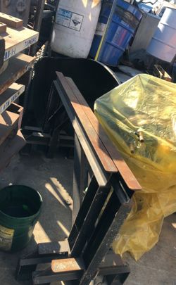 Metal stands (horses)