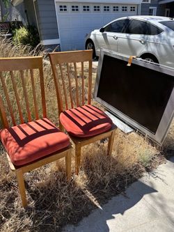 Chairs and TV *FREE*