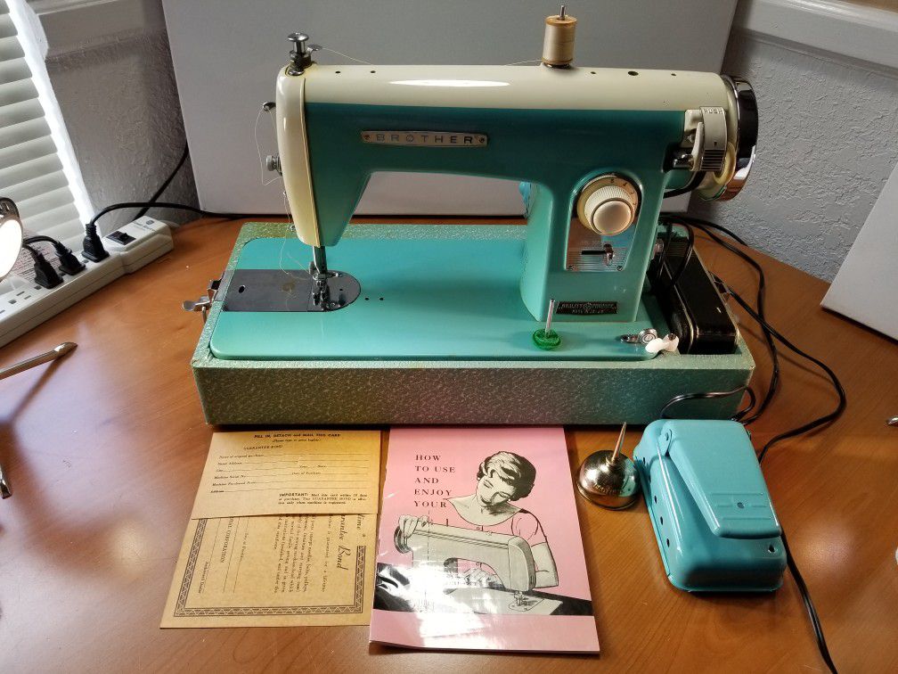 Used Brother Gx37 Sewing machine for Sale in Miami, FL - OfferUp