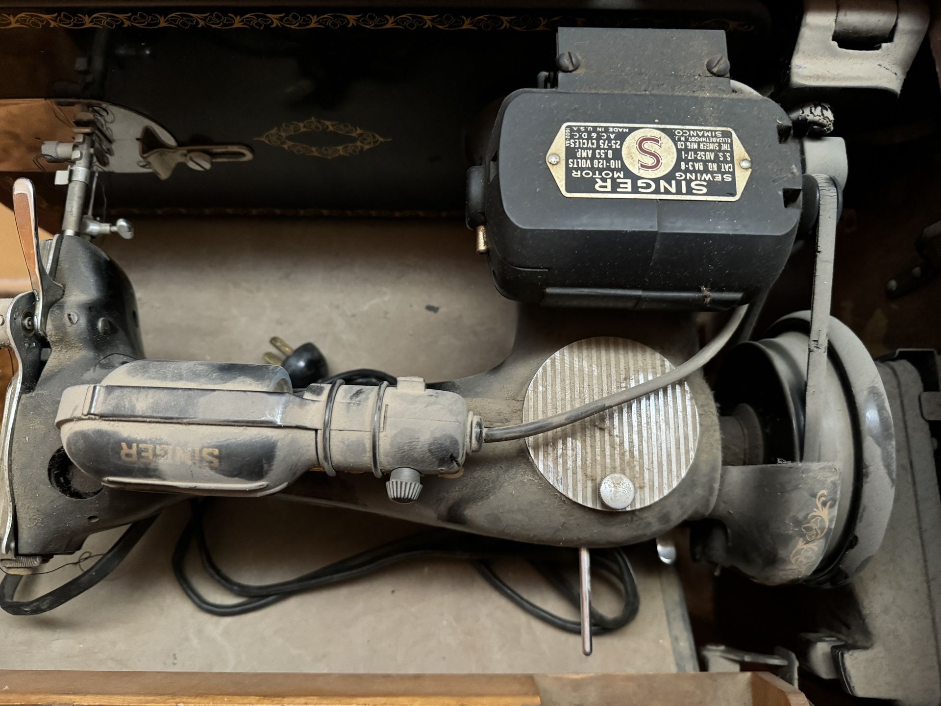 Singer BA 3-8 Antique Sewing machine
