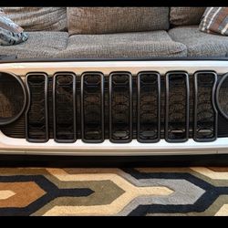 White Jeep Wrangler / Gladiator Grille