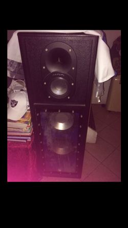 Home stereo subwoofers about 4' tall Bocinas Grande's para estereo de casa