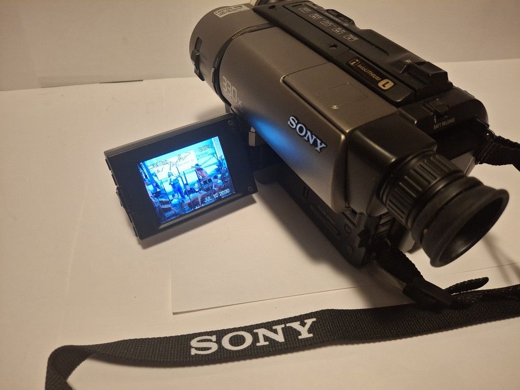 Sony Handycam Hi8 8mm Camcorder 