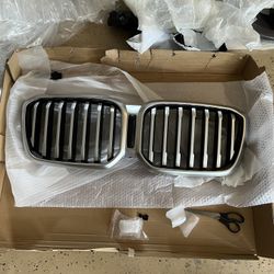 USED - BMW OEM X3 - 2022 Grille 