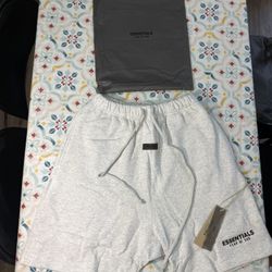 Essentials Fear Of God Shorts “Light Oatmeal” Size L
