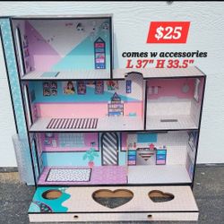 Large Barbie Dollhouse W Accessories 