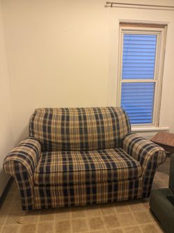FREE Loveseat Sleeper Sofa / Pull-Out Bed  (1st Floor Pickup)