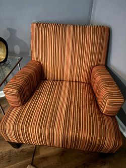 Like new signature Ashley furniture accent chair