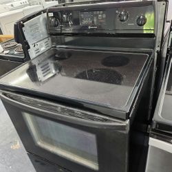 Whirl pool Capa city 5.8 cuft Elec tric Stove Including Warranty!