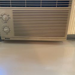 Window Air conditioner  (contact info removed)