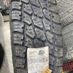 1 Llanta 35/11.50/20 Nitto 