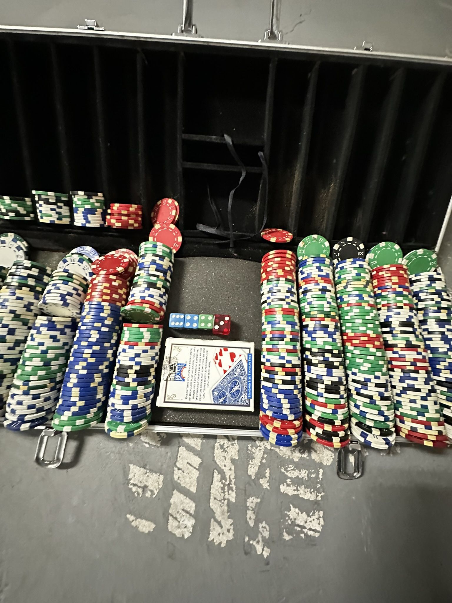 Poker Chip Set in Metal Case – 500+ Pieces – Great Deal!