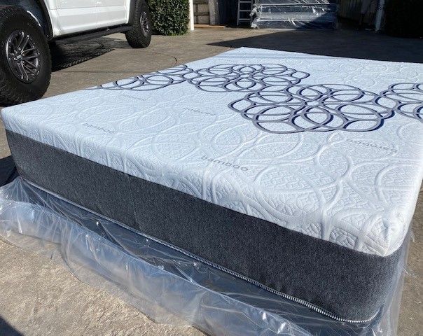 Queen Bamboo Cool Gel Memory Foam!!