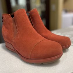 SOREL Women’s Evie Pull-On Suede Bootie. Warp Red. Size 9 M US.Brand New