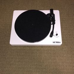 Victrola Modern Bluetooth Stereo Turntable ITUT420 Gloss White Cover