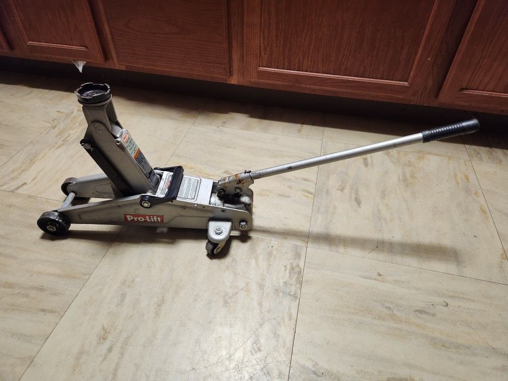 Pro-Lift 2-Ton Floor Jack w/ Original Case