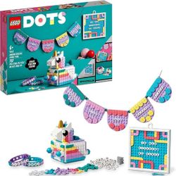 LEGO Set #41962 DOTS Unicorn Creative Family Pack 707 Pieces (5-in-1) Crafts Set Kit. This is the LEGO DOTS Unicorn Creative Family Pack (41962) set. 