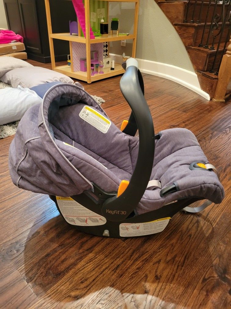 Child infant Baby Car Seat And Multiple Bases, Like New