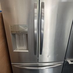 Frigidaire Standard-Depth 27.8-cu ft 3 -Door French Door Refrigerator with Ice Maker with Water and Ice Dispenser (