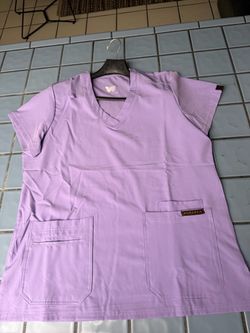 Monarch set, Scrub Top Lavender V-Neck and pants.